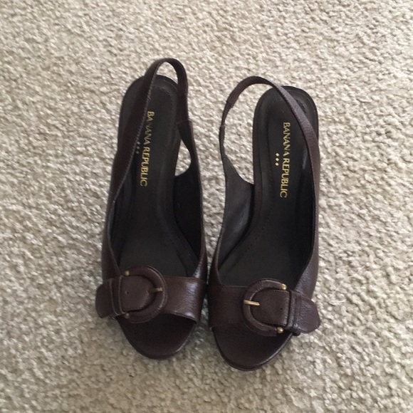 Banana Republic Palma Horseshoe Sling Pump - Picture 2 of 7